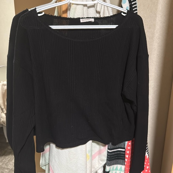 black cropped sweater - Picture 1 of 3